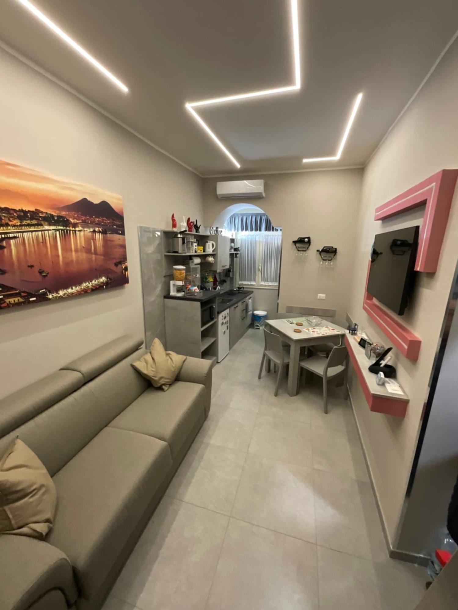 B&B Piccololucio2 نابولي المظهر الخارجي الصورة